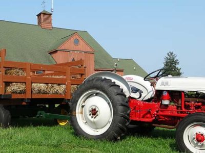 barn-tractor